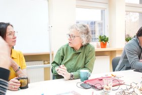 członkowie zespołu podczas pracy warsztatowej