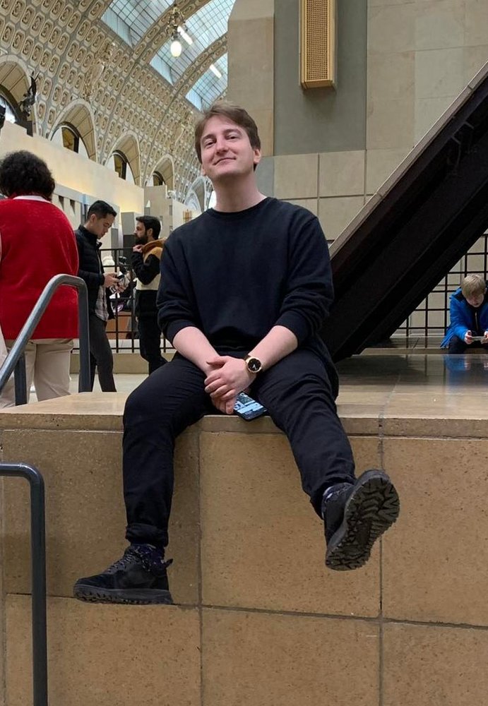 uśmiechnięty student