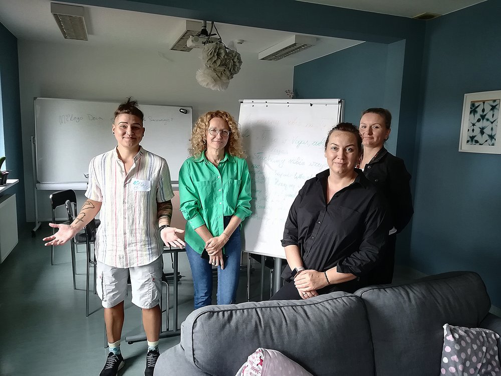 [Translate to English:] Grupa czterech uśmiechniętych osób, członków zespołu projektowego