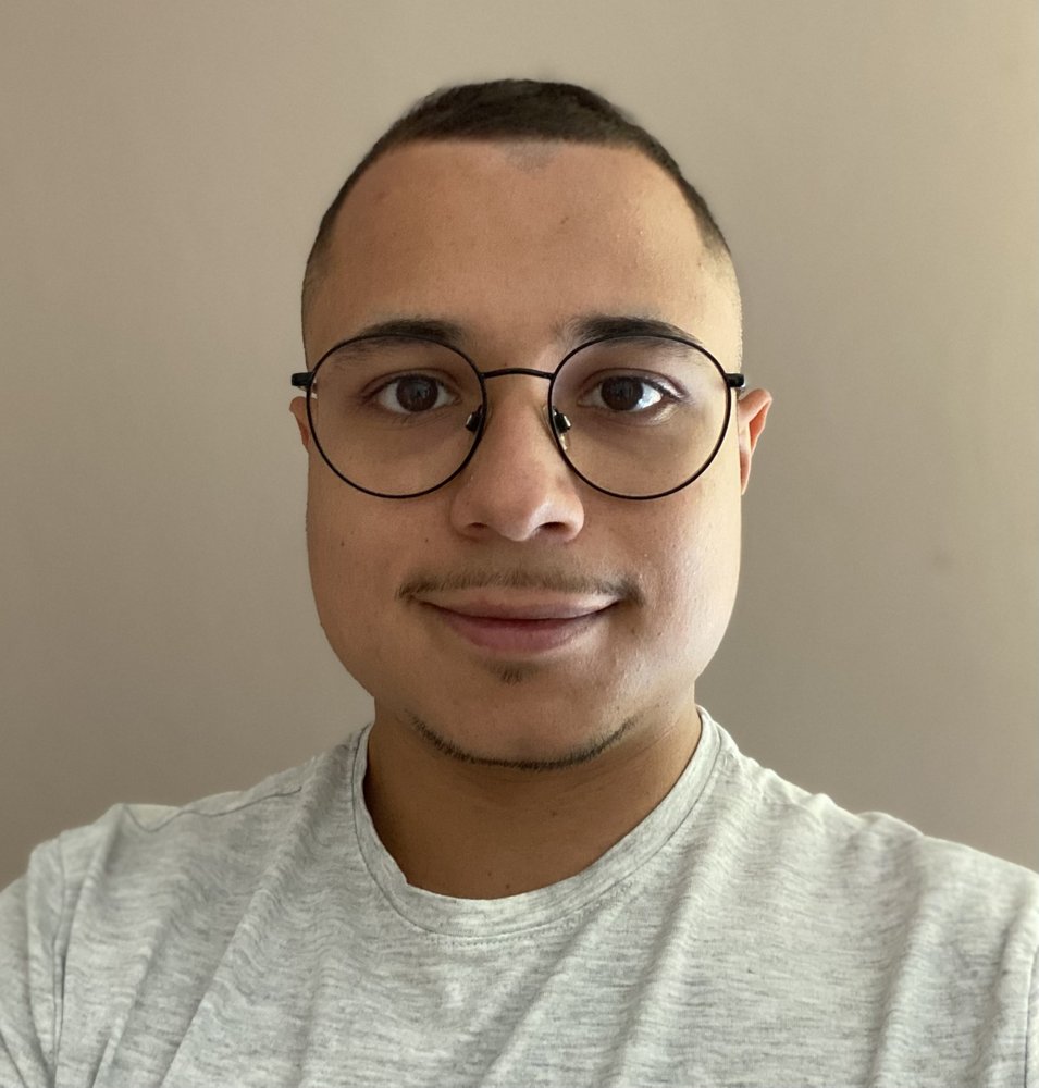 młody mężczyzna, członek zespołu